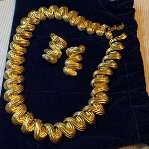 Elegant Gold tone light metal necklace & earrings Set zigzag 🐈‍⬛